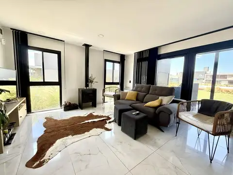 Casa 4 ambientes con 3 baños