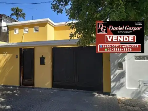 VENTA – CASA 4 AMBIENTES EN EXCELENTES CONDICIONES – ¡APTO CRÉDITO!