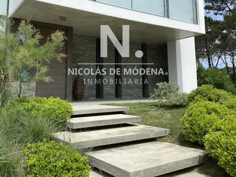 Vende casa en Pinar del Faro de 3 dormitorios.