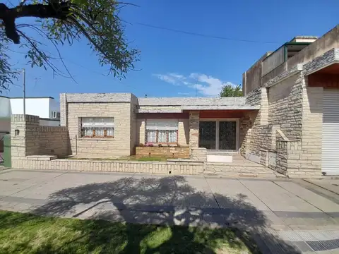 Casa en alquiler con fines comerciales en Marcos Paz