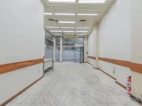 IMPORTANTE LOCAL EN RETIRO CON SUBSUELO Y OFICINAS