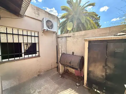 Depto Tipo Casa en Alquiler con 1 cocheras