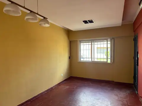 Depto Tipo Casa en Alquiler en Castelar, $ 700.000