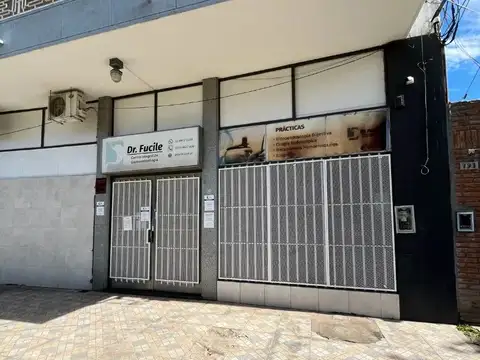 Oficina 6 ambientes con 9 baños