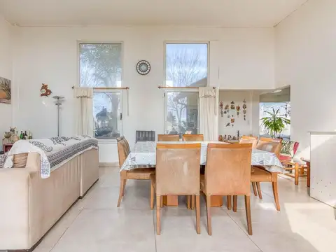 Casa 4 ambientes con 3 baños