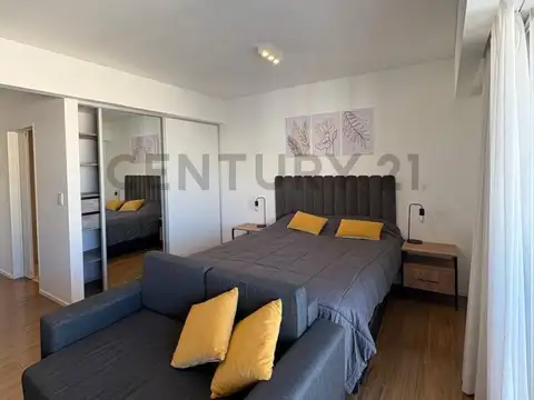 Monoambiente divisible con balcón en  piso alto.