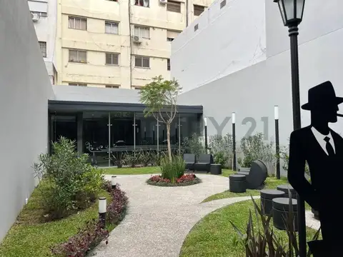 Monoambiente divisible con balcón en  piso alto.