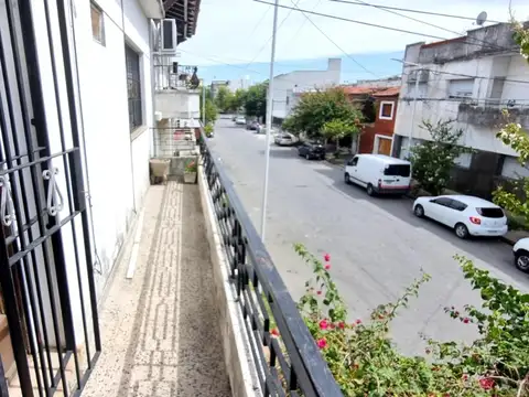 Dean Funes 579
