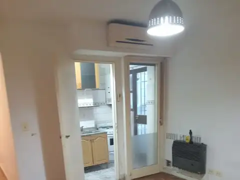 SE VENDE DPTO DOS AMB. CON PATIO EN BALVANERA