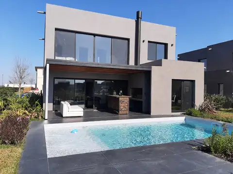  Araucarias, barrio Los Lagos. Casa a estrenar