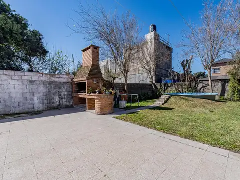 Casa 7 ambientes con 1 baño