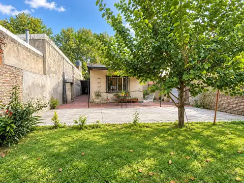 VENTA | CASA 2 DORMITORIOS + GRAN PATIO | AV. ARIJÓN
