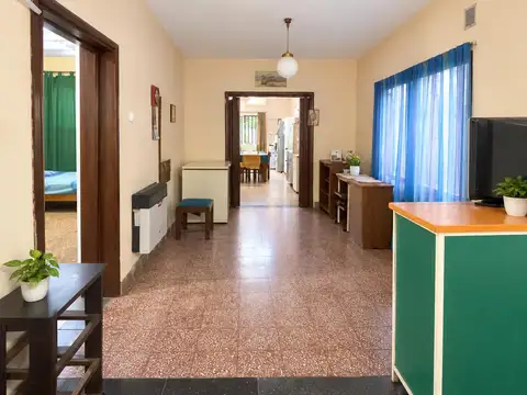 Casa de 2 dormitorio con jardin Av. Arijón 3970