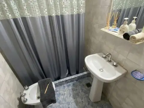 Casa de 2 dormitorio con jardin Av. Arijón 3970