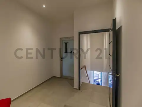 VENTA DE OFICINA EN BERISSO - AL FRENTE