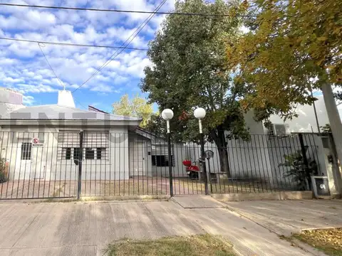 Casa de 4 habitaciones con patio y parrillero. VENADO TUERTO.