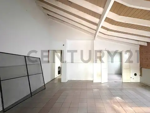 Casa 9 ambientes con 2 baños