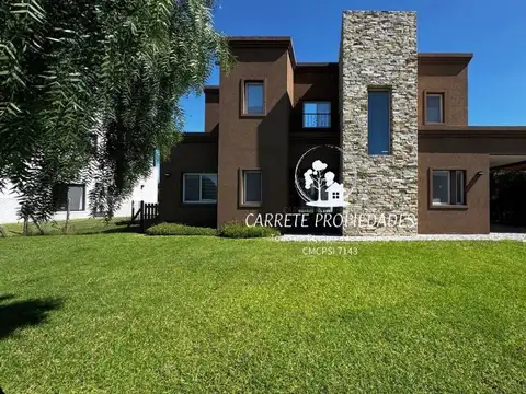 Casa en venta de 6 ambientes y pileta a la laguna. Barrio El Cantón Norte.Cantón 100