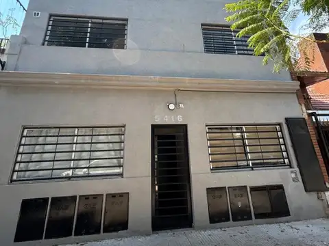 DEPARTAMENTO 2 AMBIENTES AL CONTRAFRENTE CON PATIO Y BALCON