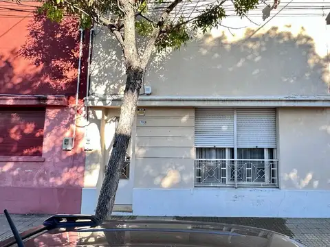 VENTA CASA CENTRICA CON GARAGE