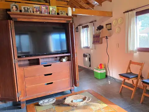 Casa 4 ambientes con 2 baños