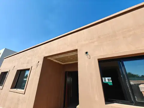 Casa venta con pileta en Pilar del Este Santa Elisa