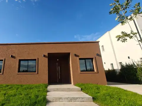 Casa 4 ambientes con 3 baños