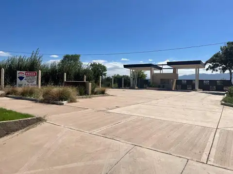 Lote con piscina, barrio atardeceres de vieytes
