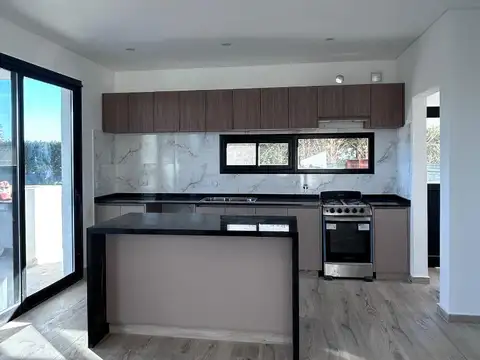 Casa en Venta con 4 cocheras