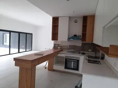 Casa 4 ambientes con 3 baños