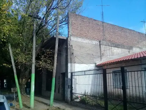 Galpon de 400m2 en Villa Tesei Hurlingham