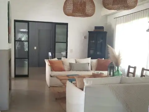 Avenida General Juan Domingo Perón 7200