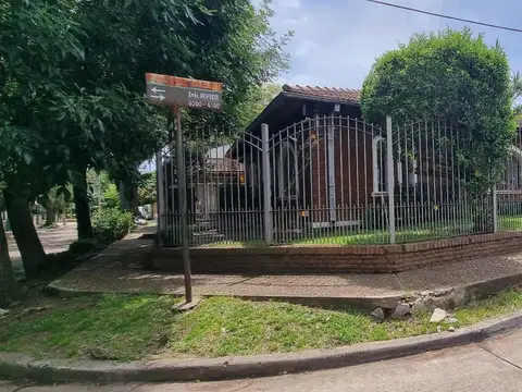 En Venta en Ciudad Jardin Chalet 4 Ambientes 3 Baños Cochera Dos Autos Quincho. Tomo Menor Valor Ficha 9751