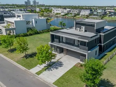 Casa 7 ambientes con 3 baños