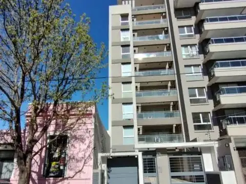Departamento en venta de 2 Ambientes con cochera en Quilmes Centro