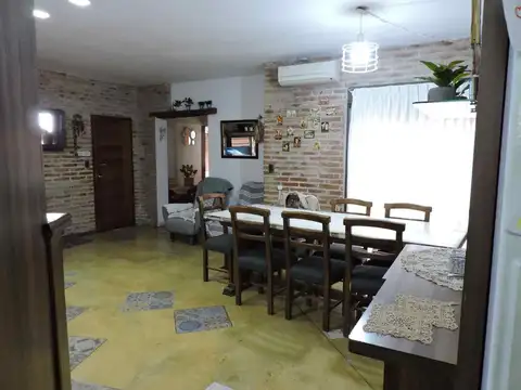 Casa 11 ambientes con 3 baños