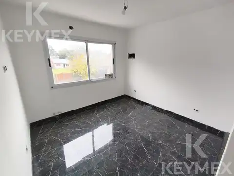 Casa en Venta con 4 cocheras