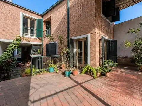 Casa 8 ambientes con 3 baños