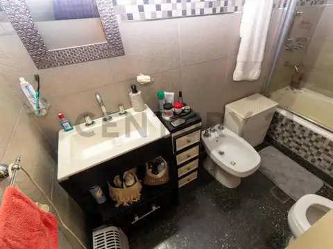 CASA EN VENTA EN LA PLATA CON LOFT Y LOCAL
