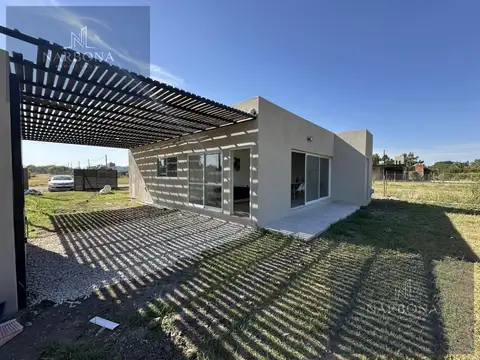 Casa 3 ambientes con 2 baños