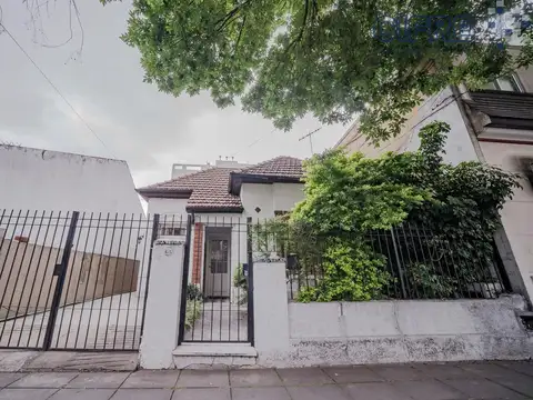 Casa con 3 dormitorios en  Villa Devoto a mejorar lote 9,14 x 19