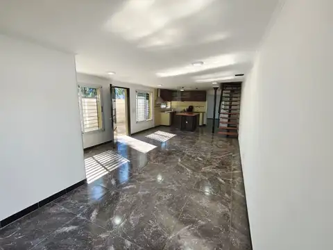 CASA EN VENTA PARQUE SICARDI 4 DORMITORIOS