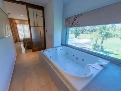 Casa de 4 dormitorios en venta en Barrio Harás del Sur