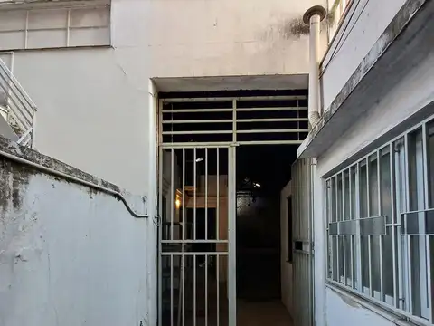 PH en planta baja con gran galpon interno