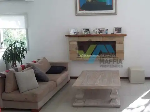 Casa 6 ambientes con 5 baños