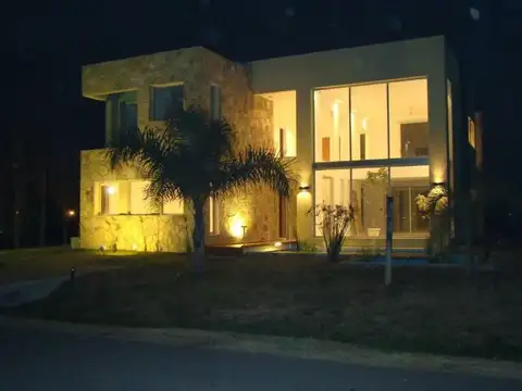 Venta y alquiler de casa en Campo Grande 200