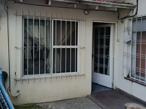 Casa PH 2 Ambientes en Alquiler - Moron Sur