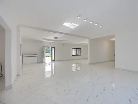 VENTA CASA /SALON 4 AMB  SAN MIGUEL CON PILETA