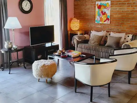 Casa 6 ambientes con 1 baño