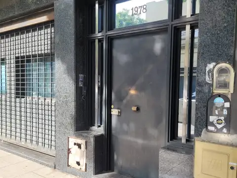 OFICINAS CON DEPOSITO APTO DIFERENTES DESTINOS.